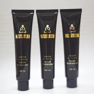 Svart plast kosmetiska rör